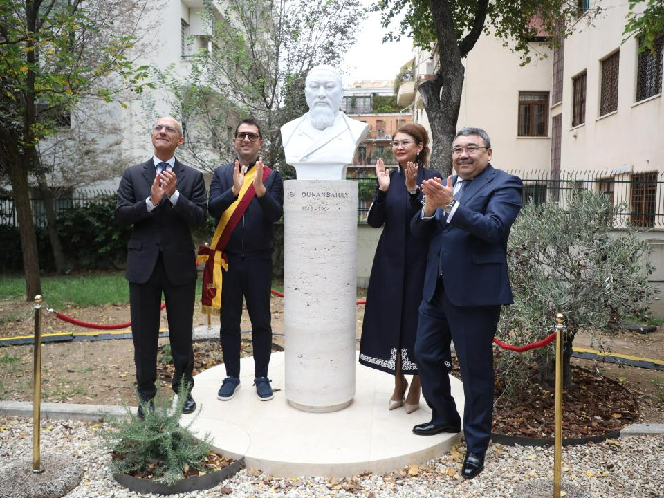 В Италии открыли бюст Абаю Кунанбайулы